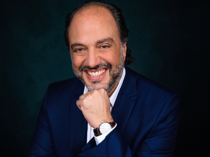 "L'enjeu est de devenir le champion français de l'hôtellerie d'affaires et pourquoi pas la licorne ! Pour tout vous dire, nous avons pour ambition d'être en Europe, le 1er HBT (hotel booking tool) d'ici 3 ans", selon Ziad Minkara, le directeur général de CDS Groupe "L'enjeu est de devenir le champion français de l'hôtellerie d'affaires et pourquoi pas la licorne ! Pour tout vous dire, nous avons pour ambition d'être en Europe, le 1er HBT (hotel booking tool) d'ici 3 ans", selon Ziad Minkara, le directeur général de CDS Groupe