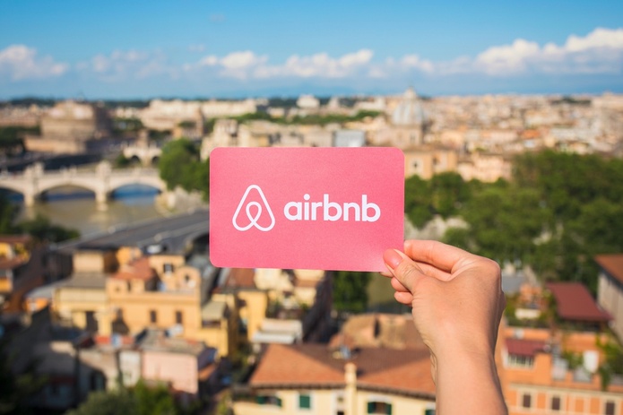 Airbnb élargit son offre pour l’été 2025